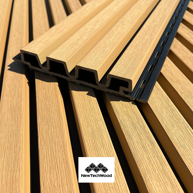 BARDAGE BOIS COMPOSITE BROSSÉ (H54) RCE RED CEDAR SUR FOND NOIR – UH156 34*185*3500