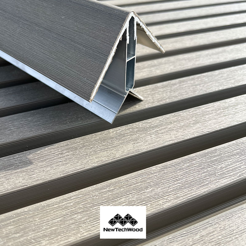 ACCESSOIRE BARDAGE BOIS COMPOSITE BROSSÉ (H54) AT ANTIQUE GREY – CA36 AA35 CORNIERE ANGLE 66*66*3000