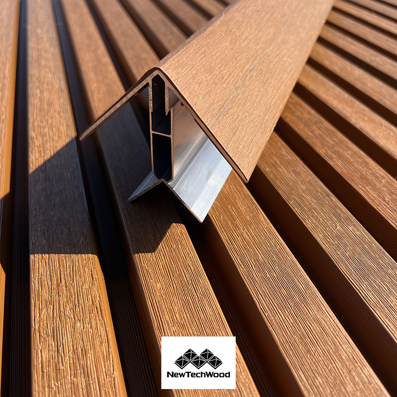 ACCESSOIRE BARDAGE BOIS COMPOSITE BROSSÉ (H54) TK TEAK – CA36 AA35 CORNIERE ANGLE 66*66*3000