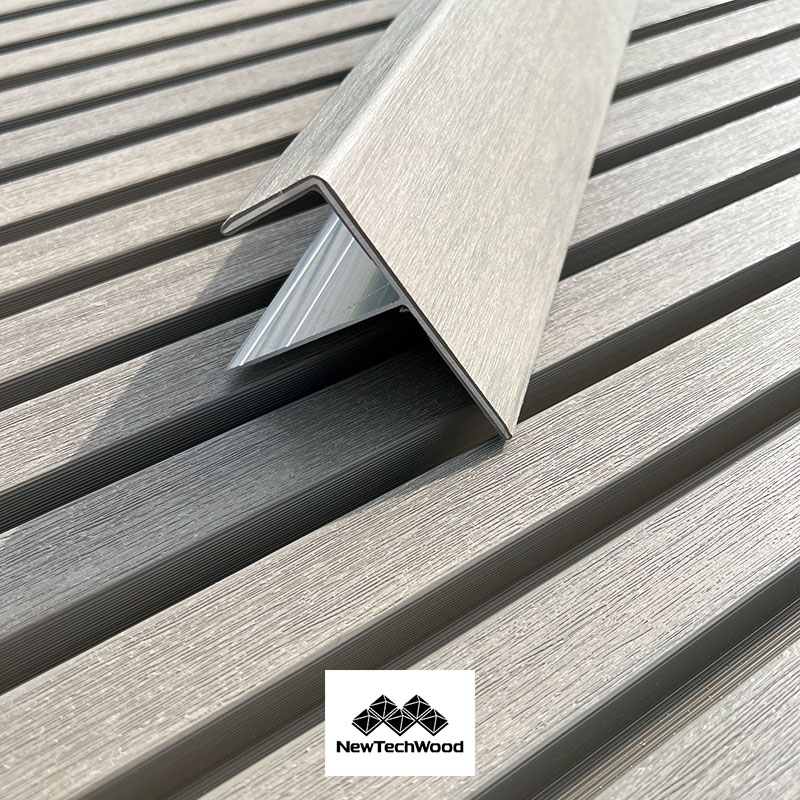 ACCESSOIRE BARDAGE BOIS COMPOSITE BROSSÉ (H54) AT ANTIQUE GREY – CA212 PROFILE EXTRÉMITÉ 37*94*3000