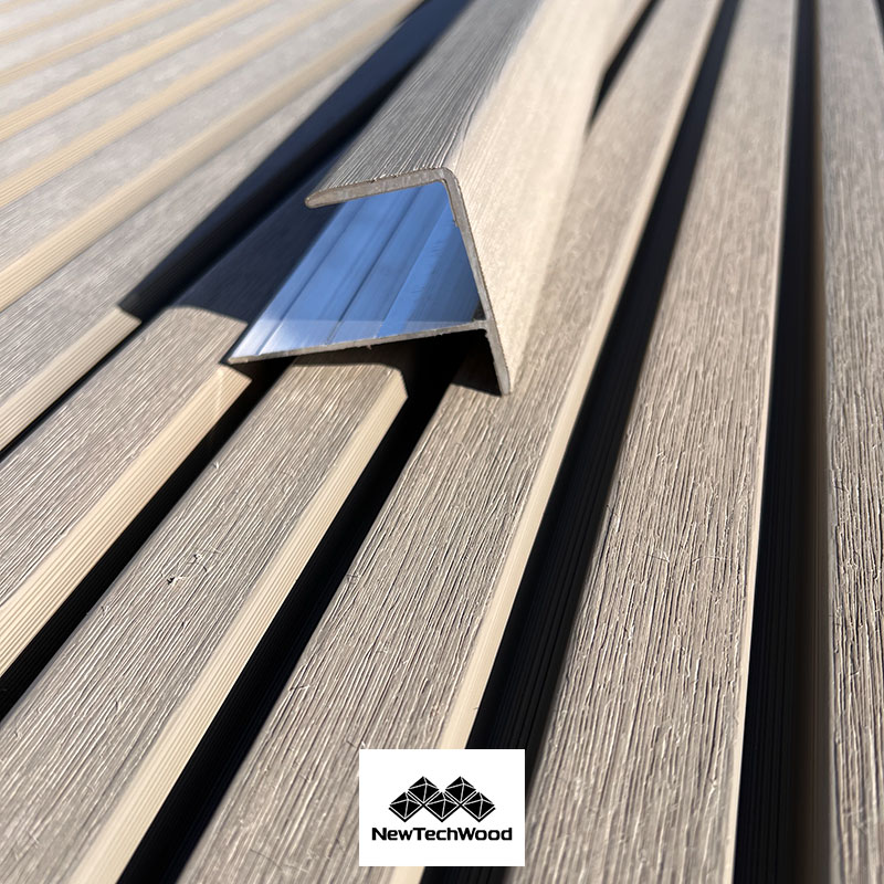 ACCESSOIRE BARDAGE BOIS COMPOSITE BROSSÉ (H54) AT ANTIQUE GREY – CA37 PROFILE EXTRÉMITÉ 37*61*3000