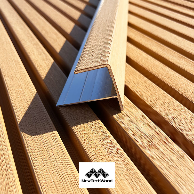 ACCESSOIRE BARDAGE BOIS COMPOSITE BROSSÉ (H54) RCE RED CEDAR – CA37 PROFILE EXTRÉMITÉ 37*61*3000