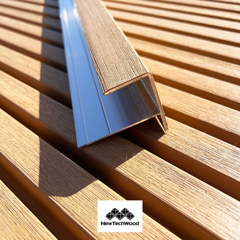 ACCESSOIRE BARDAGE BOIS COMPOSITE BROSSÉ (H54) RCE RED CEDAR – CA37 PROFILE EXTRÉMITÉ 37*61*3000