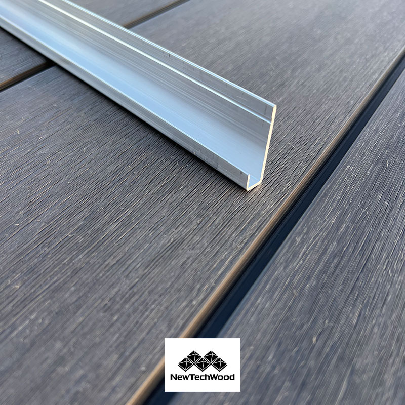 ACCESSOIRE BARDAGE ALUMINIUM – AA223 PROFILE DE DÉPART POUR BARDAGE US143 9*8*3000