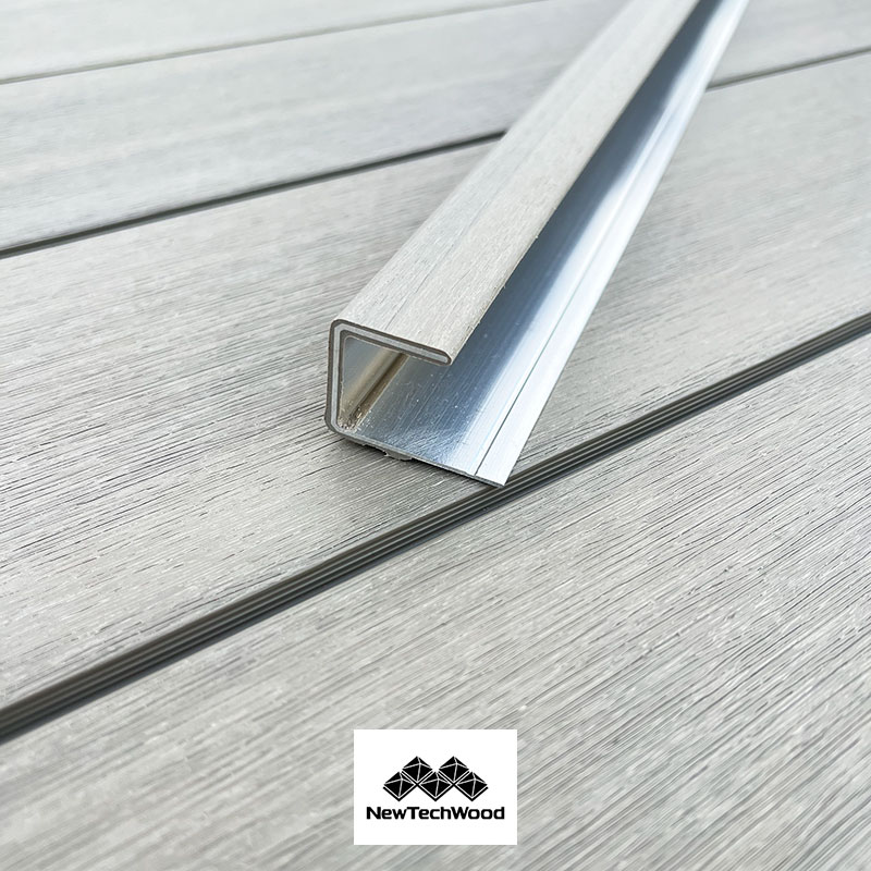 NEWTECHWOOD ACCESSOIRE BARDAGE BOIS COMPOSITE BROSSÉ (H54) AT ANTIQUE GREY – CA217 PROFIL EXTRÉMITÉ 22*25*3000