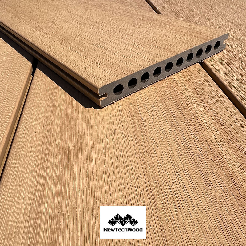 TERRASSE BOIS COMPOSITE SEMI PLEIN STRUCTURÉ ET BROSSÉ (H55 H54) RCE RED CEDAR – UH22 23*210*4000