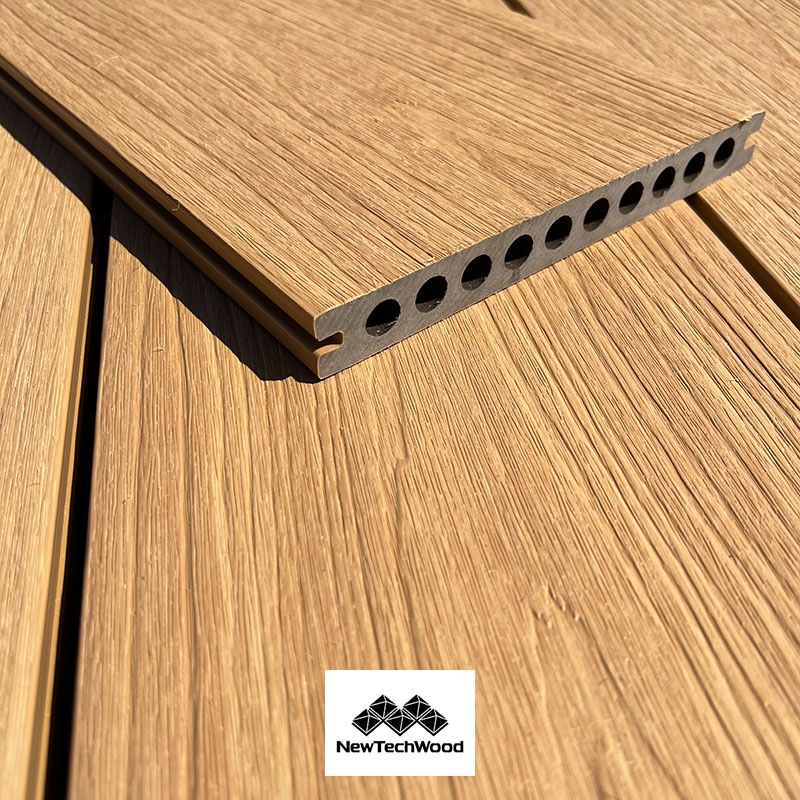 TERRASSE BOIS COMPOSITE SEMI PLEIN STRUCTURÉ ET BROSSÉ (H55 H54) RCE RED CEDAR – UH22 23*210*4000