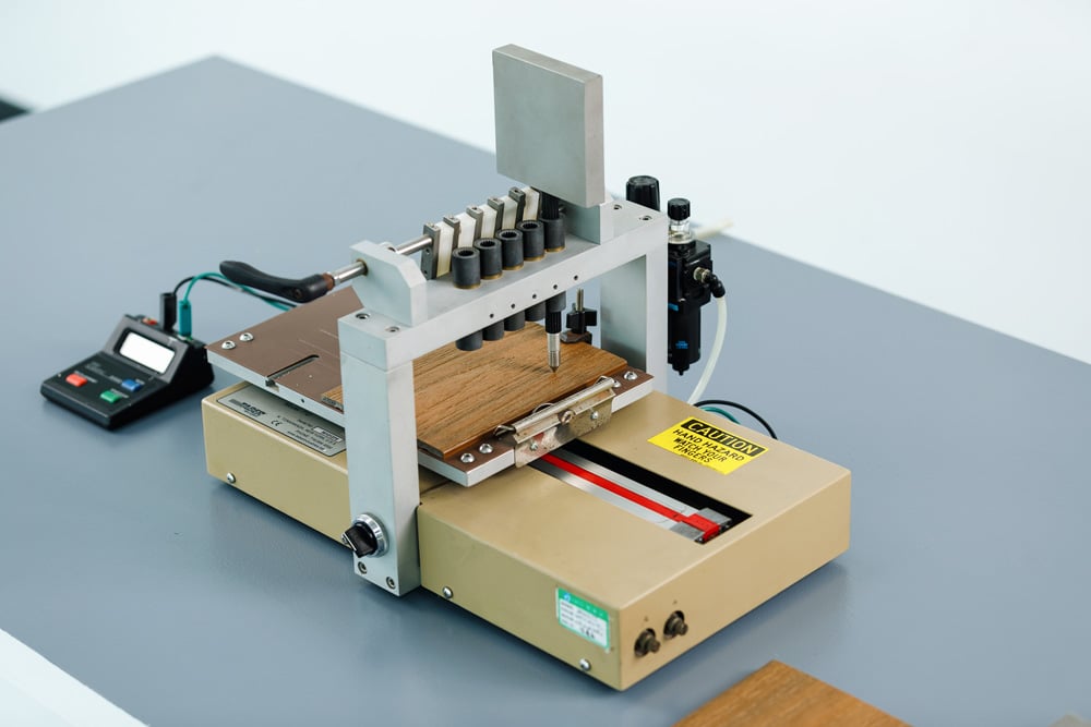 Test de résistance aux rayures sur surface composite Ultrashield