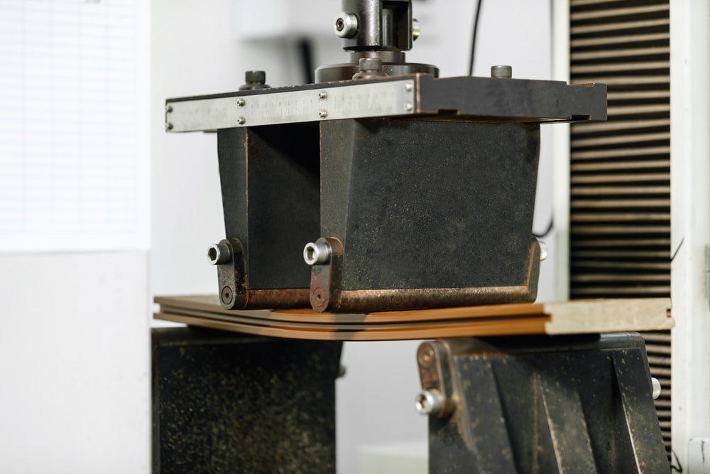 Test de flexion trois points sur lame composite NewTechWood